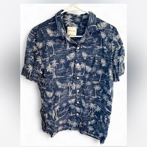 American Eagle Outfitters Navy and White Tropical Men's Shirt